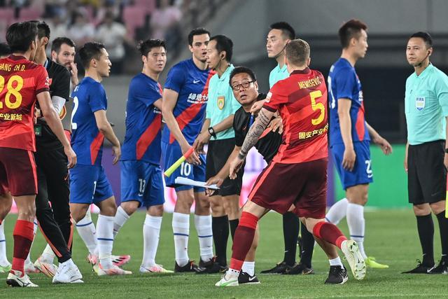 英超-福登双响丁丁助攻 曼城2-2布伦特福德